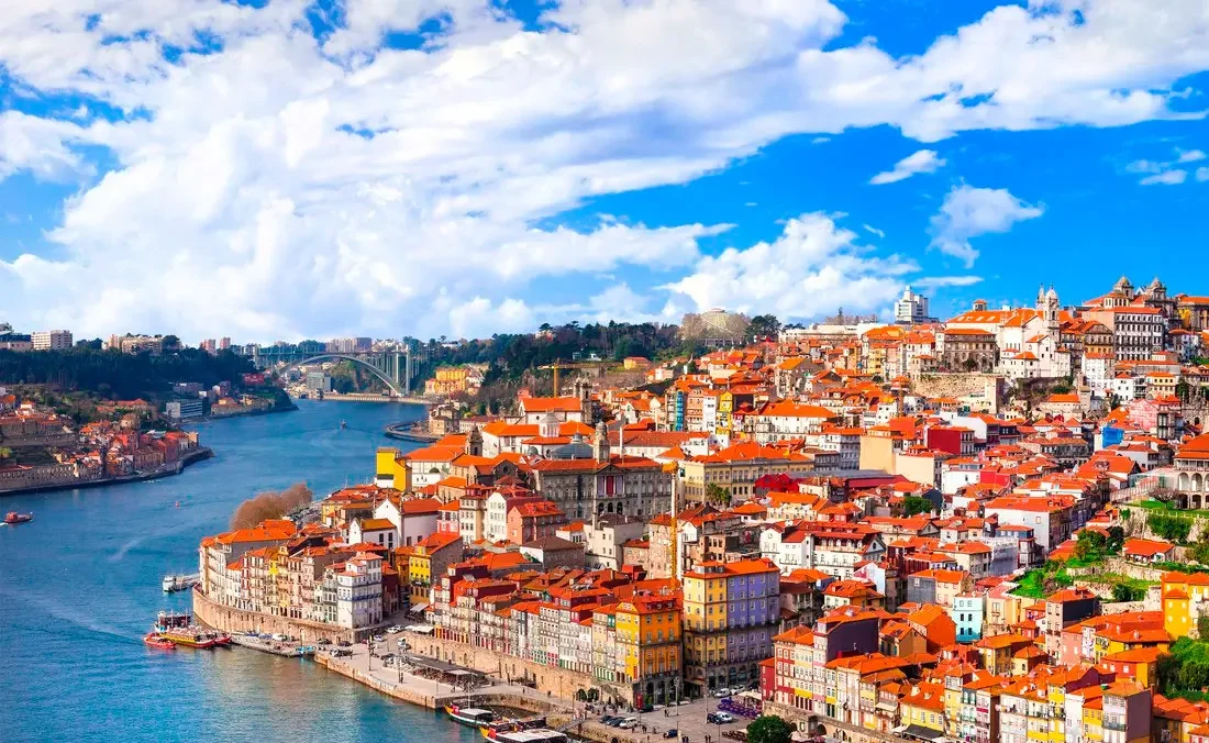 If you’ve ever dreamt of living in Europe, surrounded by stunning landscapes, rich history, and a laid-back lifestyle, Portugal might be the perfect destination. Portugal’s D7 Visa vs Digital Nomad Visa